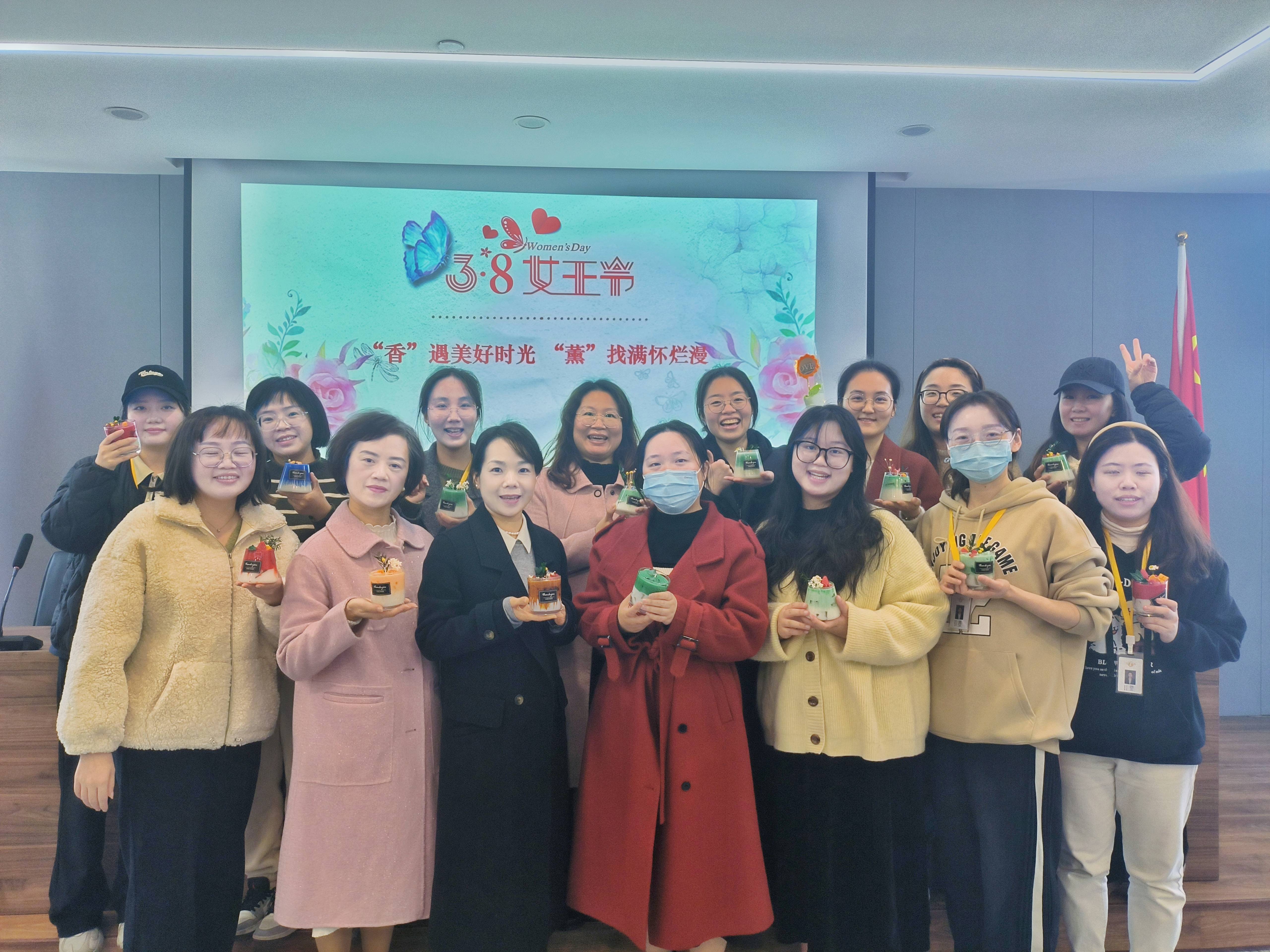“香”遇美好時光、“薰”找滿懷爛漫丨面粉公司開展三八婦女節(jié)香薰蠟燭手作活動